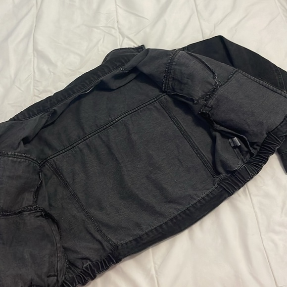 Cropped zippered faded jean jacket - Picture 4 of 5